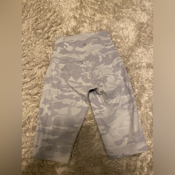 Lululemon Athletica Cropped Leggings - Picture 1 of 4
